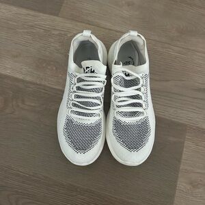 APL size 9 women’s techloom breeze